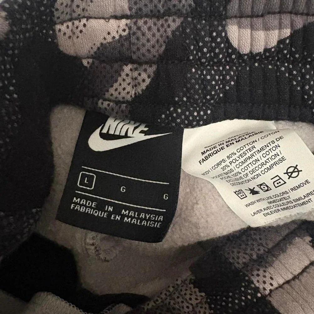 Comfy Sporty Nike black and gray camouflage kids boy hoodie and pant set size